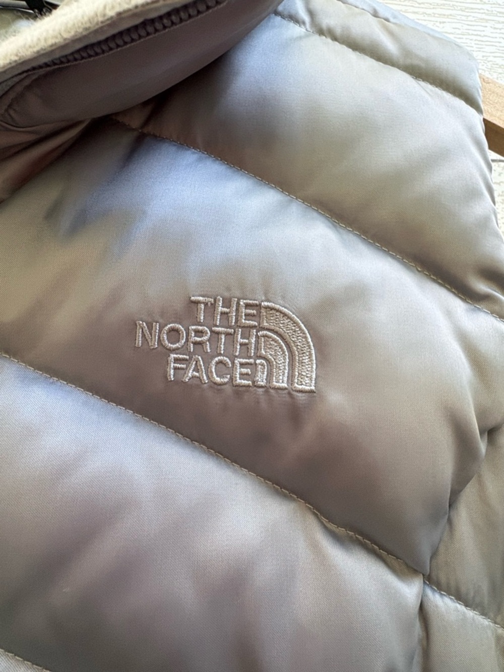 The North Face 550 Goose Down Puffer Vest Silver Gray Women’s Medium - Picture 3 of 9